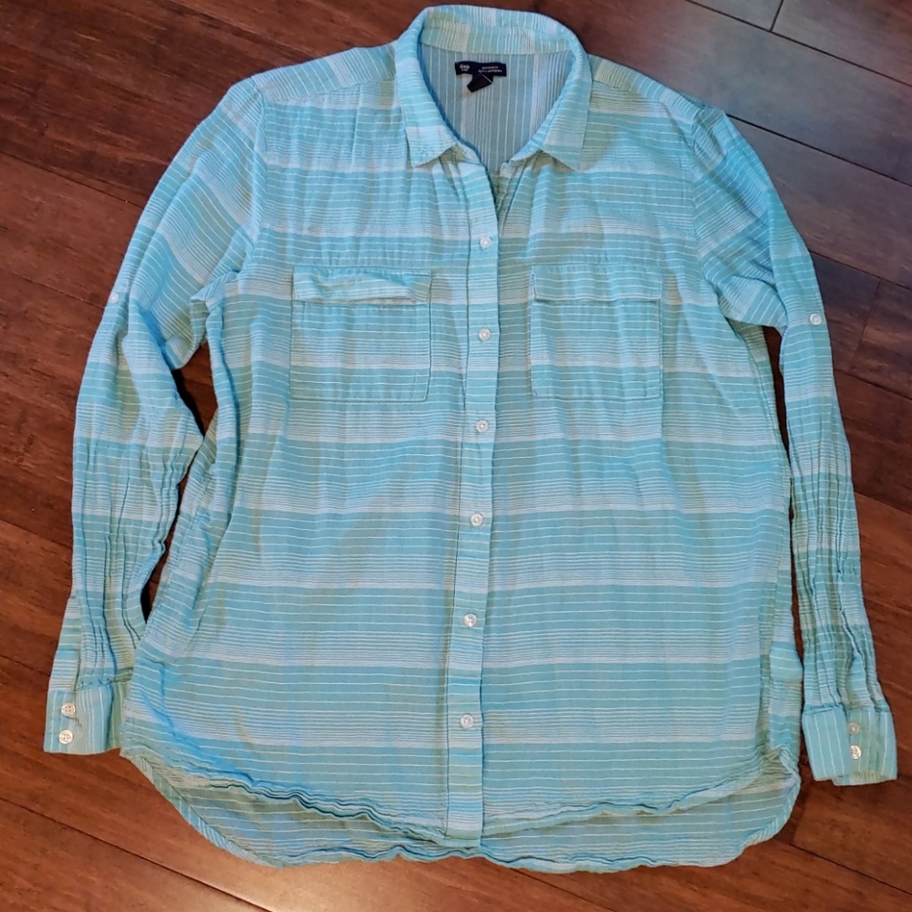 Gap lightweight button up shirt